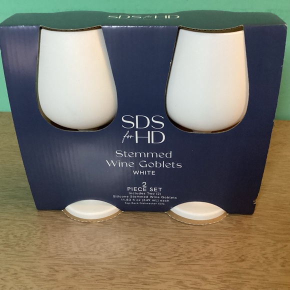 SDS for HD Designs Silicone Stemmed Wine Goblets White Two Piece Set New - Picture 1 of 5